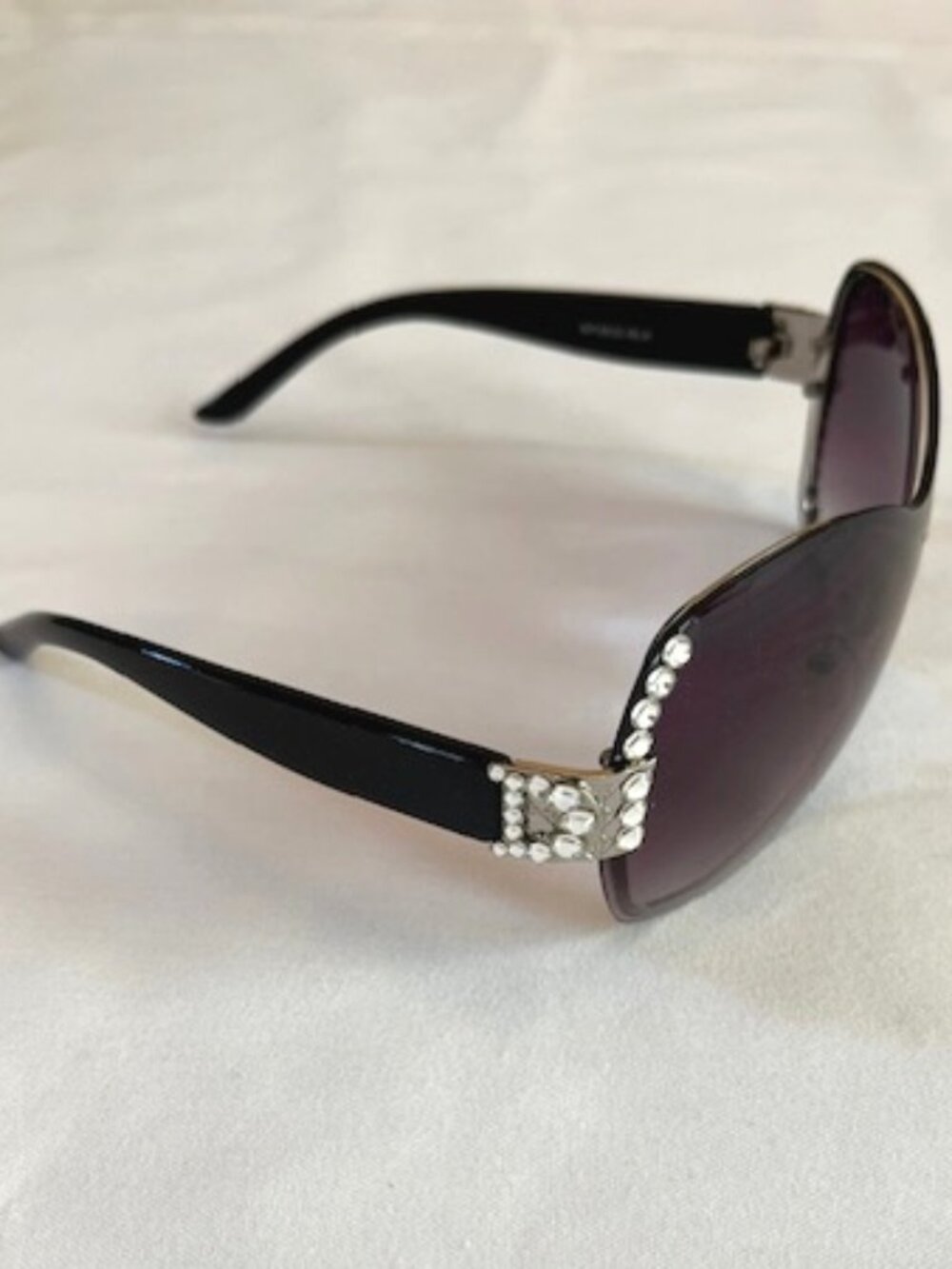 SUNGLASSES | Black Rhinestone Embellished Lenses - EUC